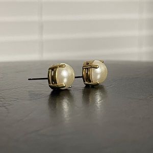 Stella & Dot Dorothy Pearl Stud Earrings